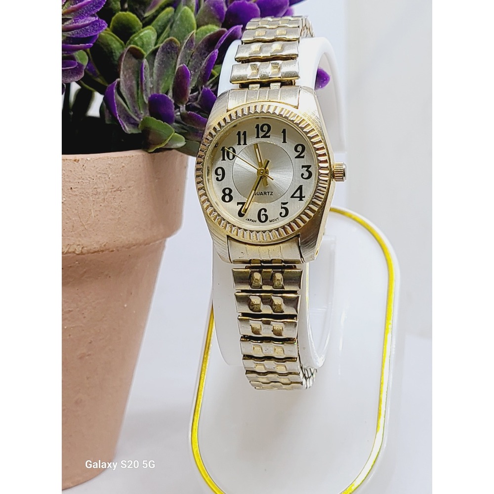 Womens Two Tone Gold Silver Quartz Watch Fluted Bezel Expansion Band WS81 415
